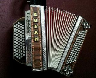 chromatic accordion in Accordion & Concertina