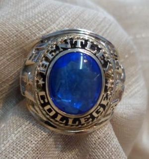 mens 10k Bentley College 1966 class ring with blue stone size 81/2
