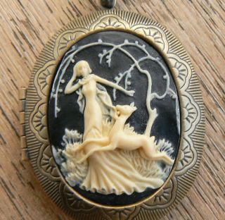 Lady in Willows Large Cameo Locket Pill Box Vintage