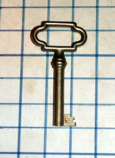 Antique Vtg old Brass Fancy Art Deco Bow barrel skeleton key jewelry 