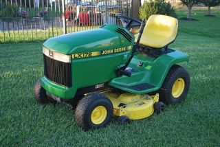 John Deere lx172 Lawn tractor with BRAND NEW BAGGER