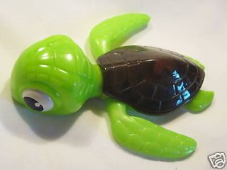   Movie McDonalds Finding Nemo Squirt Sea Turtle Bath Toy light 5 5/8