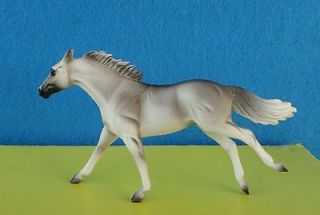 BREYER MODEL HORSE STABLEMATE 1998 JAH SHADED LIGHT GREY THOROUGHBRED 