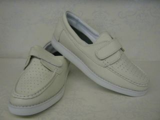 Ladies LEATHER cream velcro bowling shoes .