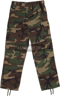camouflage pants in Clothing, 