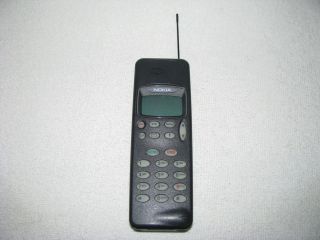 nokia cell phone model 100 type THA 9 mid 90s classic in black old 