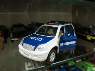 Toyota Land Cruiser Prado russian police toy car 1/32 free ship