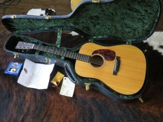 USED MARTIN D 18V MARTIN VINATGE SERIES. IMMACULATE DELUXE HARD 