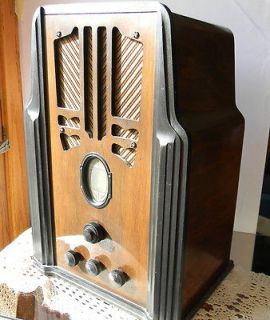   Shouldered Wood Tombstone Radio Model 620   Near Flawless Cabinet