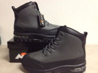 mountain gear boots in Clothing, 