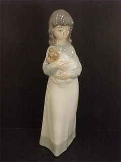 Lovely NAO Lladro Figurine   Girl with Puppy   1996