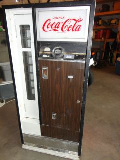 Coca Cola 1964 Machine Bottle Model CSS 64F S Working condition