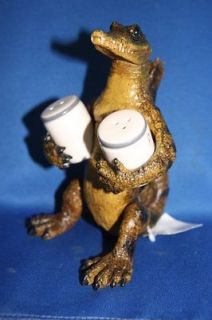   gift, FUNNY, ALLIGATOR, SALT AND PEPPER SHAKERS, KITCHEN, SWAMP PEOPLE