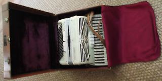SALE 1962 Guerrini Student Accordion with Hard Case   MINT Condition