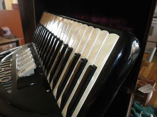 Excellent Condition    Titano Accordian Model RT 1521