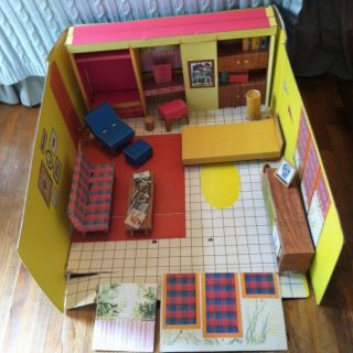 barbie dream house in Structures & Furniture