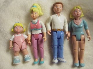   VINTAGE FISHER PRICE DREAM DOLL HOUSE LOVING FAMILY PEOPLE FIGURINES