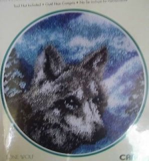 LONE WOLF factory sealed NEW 24  round LATCH HOOK rug mat pillow 