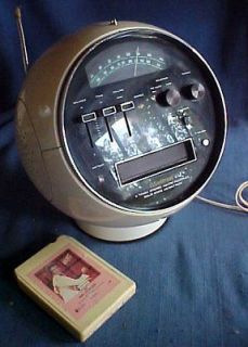 White Space Age Ball Helmet Weltron 2001 AM FM Stereo 8 Eight Track 