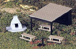 PICNIC SHELTER+FIRE PIT+TABLES & CHAIRS~UNUSUAL​~1:87th SCALE / HO 