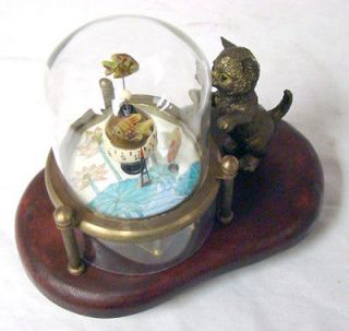 ANIMATED KITTEN CATCHING FISH in GLASS TANK NOVELTY CLOCK   