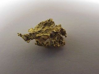 CRYSTALLINE GOLD NUGGET IN QUARTZ SPECIMEN 1.1 GR GRAM (GGG)
