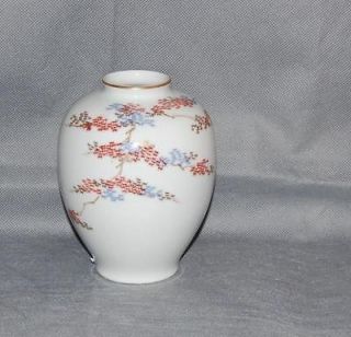 Fukagawa Arita Japanese Porcelain Maple Tree Vase