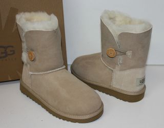 Ugg Youth Bailey Button Sand boots   Big Kids   New in Box!