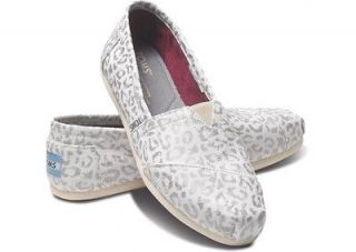 brand new womens silver snow leopard toms shoes size 9