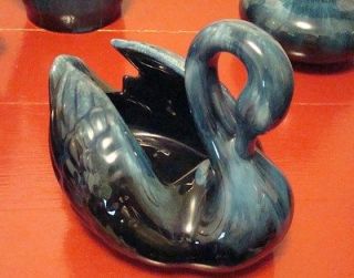 1016   Blue Mountain Pottery; Swan dish / planter; about 7.3 long