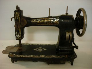 ANTIQUE WHITE SEWING MACHING CO TREADLE SEWING MACHINE EARLY 1900S