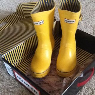 new in box hunter festival short yellow boots 37 7