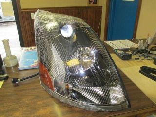 volvo vnl64 headlight 82329127 right side 2004 up vh0860r time