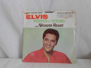 Elvis Presley 45RPM Record   Puppet on a String & Wooden Heart