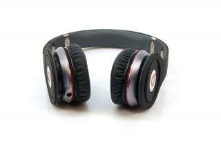 monster beats by dr dre solo these headphones are in great functioning 