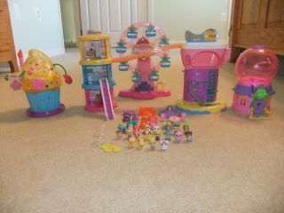    of Squinkies figures and playsets including Adventure Mall Surprize