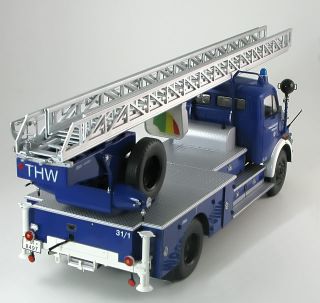 Schuco 1 18 Mercedes Truck L322 Aerial Expendable Ladder THW Blue 