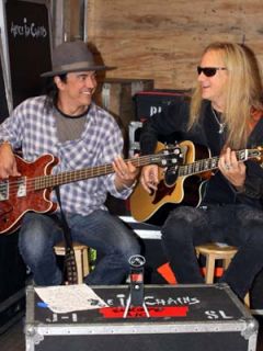mike inez and jerry cantrell alice in chains