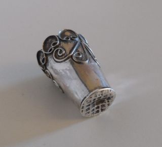 antique mexican silver thimble no hallmarks but has the words mexico 