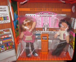 Vintage 1970s Mattel Honey Hill Bunch Baskin Robbins Store w 2 Dolls 