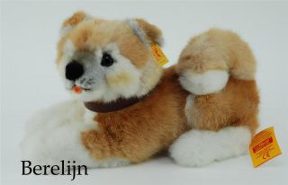This Akita dog has been made by Steiff in the period 1992  1995.
