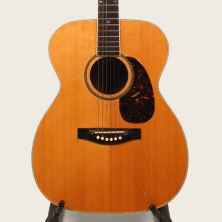 up for auction is this alvarez 5047 acoustic guitar in used condition 