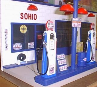   VINTAGE GAS STATION FRONT W/ 2 PUMP ISLAND 118TH HAND CRAFTED DIORAMA