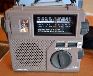 Grundig FR 200 Am FM Shortwave Emergency hand crank generator Radio
