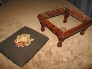 ANTIQUE 1800s PERIOD TIGER CURLY MAPLE WOOD FOOTSTOOL OAK FEET 