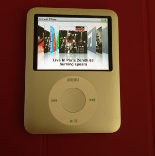 Apple iPod Nano 3rd Generation Silver 4 GB