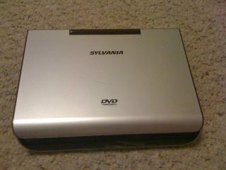 Sylvania SDVD7047 Portable DVD Player +TV.7