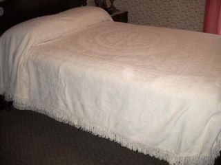 bates white chenille full double bedspread in good used condition no 