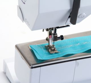 Bernina Patchwork Edition 140 Computerized Sewing Machine 