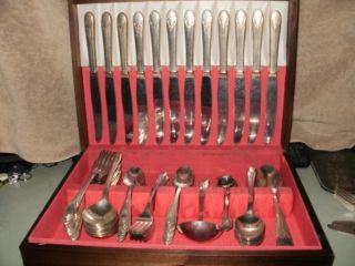 1941 William Rogers Inheritance Pattern Silver Plate 116 Pieces with 